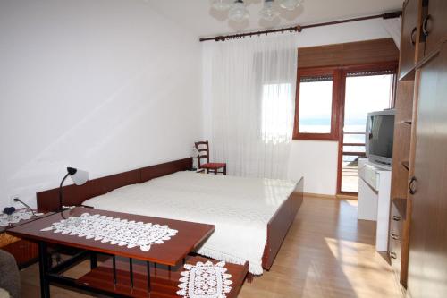 Two-Bedroom Apartment with Terrace and Sea View
