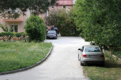 Apartments with a parking space Palit Rab - 5028 - image 12