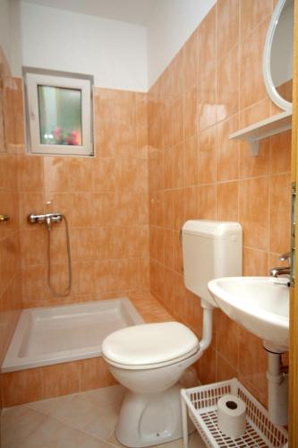 Apartments with a parking space Palit Rab - 5028 - image 10
