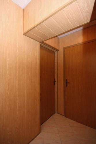Apartments with a parking space Lopar Rab - 5019 - image 12