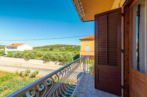 Erkély/terasz, Apartments and rooms with parking space Jelsa, Hvar - 4028 in Jelza