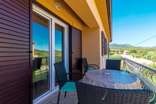 Erkély/terasz, Apartments and rooms with parking space Jelsa, Hvar - 4028 in Jelza