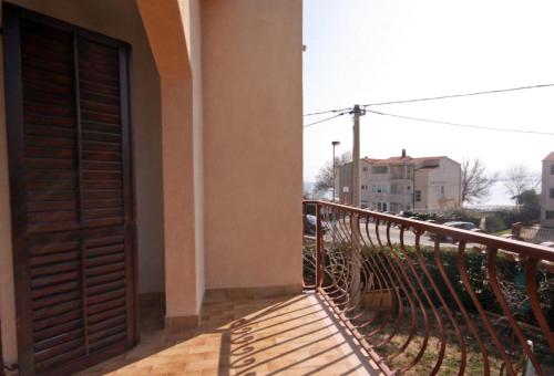 Apartments by the sea Duce Omis - 4852 - image 4