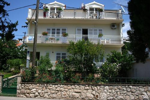  Apartments by the sea Tisno, Murter - 5141 in Tisno