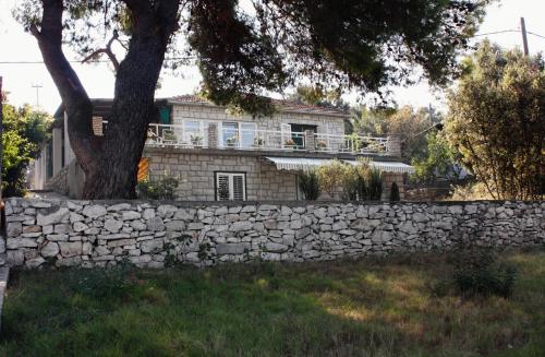  Apartments by the sea Necujam, Solta - 5186 in Stomorska