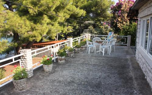 Apartments by the sea Necujam Solta - 5186 - image 3