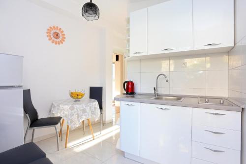 Apartments by the sea Poljica Trogir - 5199 - image 8