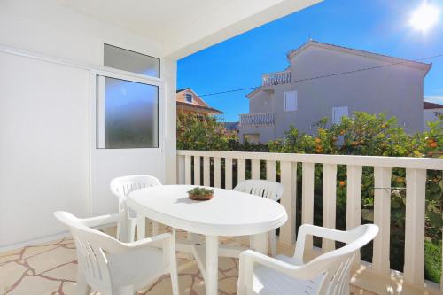 Apartments by the sea Poljica Trogir - 5199 - image 3