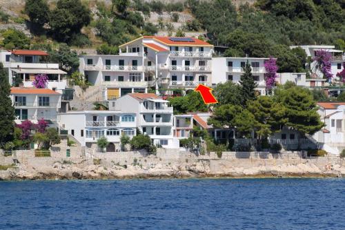  Apartments with a parking space Drvenik Gornja vala, Makarska - 4890, Pension in Drvenik