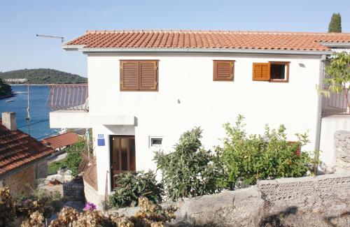  Apartments by the sea Maslinica, Solta - 5188 in Maslinica