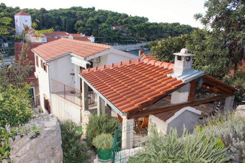  Apartments by the sea Maslinica, Solta - 5188 in Maslinica
