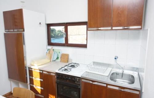Apartments by the sea Maslinica Solta - 5188 - image 12