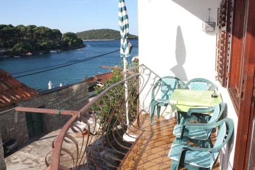 Apartments by the sea Maslinica Solta - 5188 - image 7