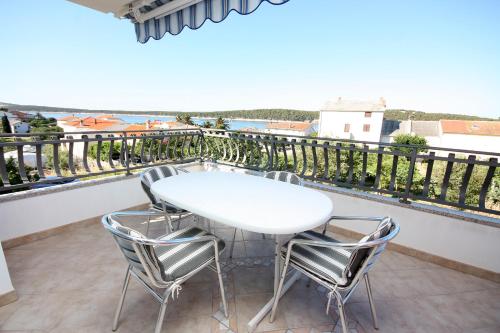 Apartments and rooms by the sea Barbat, Rab - 5068