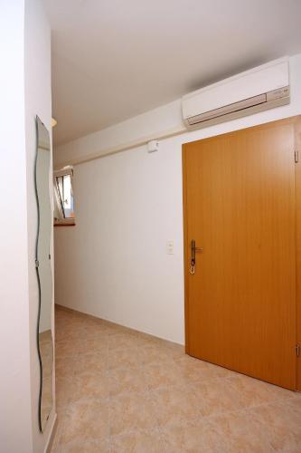 Apartments and rooms by the sea Barbat, Rab - 5068