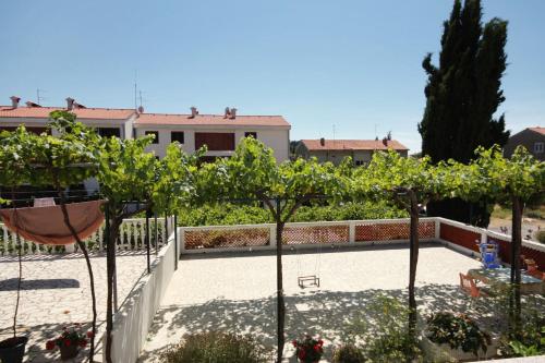 Apartments and rooms with parking space Palit Rab - 5061 - image 5