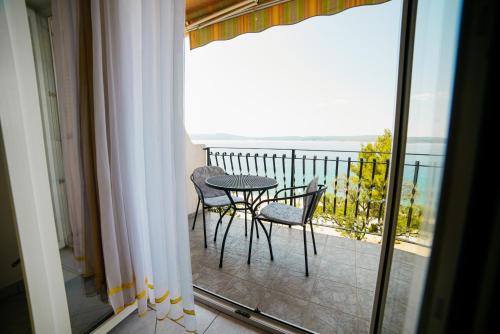 Studio with Balcony and Sea View image 6