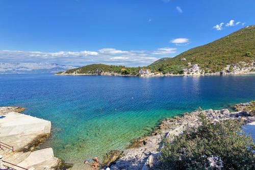 pludmale, Apartments by the sea Cove Pokrivenik, Hvar - 5223 in Zastražišće