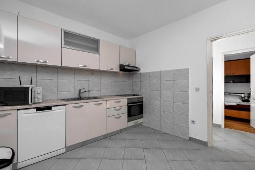 virtuve, Apartments by the sea Cove Pokrivenik, Hvar - 5223 in Zastražišće