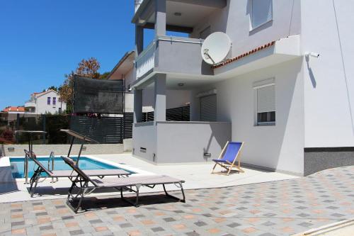 Family friendly apartments with a swimming pool Tisno, Murter - 5073