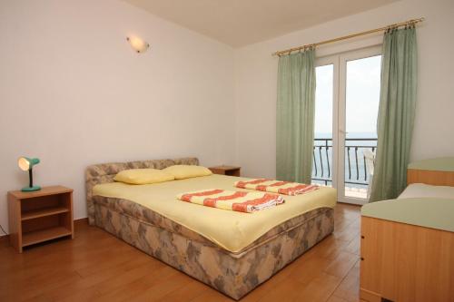 Apartments with parking space Zivogosce - Porat, Makarska - 6700 in 捷科高斯切