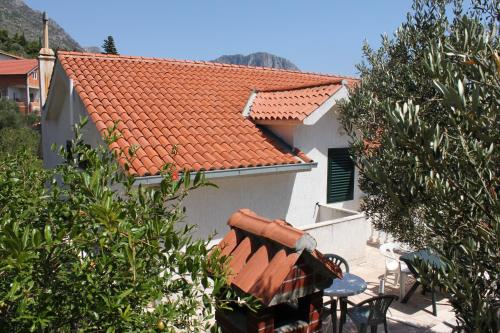 Apartments by the sea Brist, Makarska - 6813