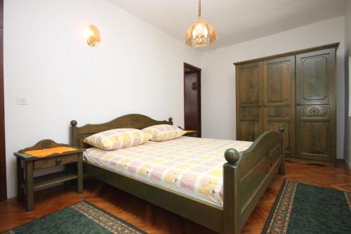 Apartments by the sea Brist, Makarska - 6813