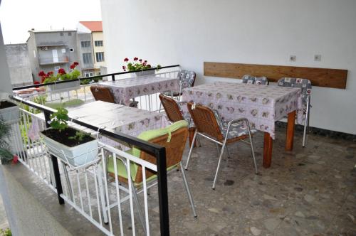 Apartments with parking space Makarska - 6784 - image 3