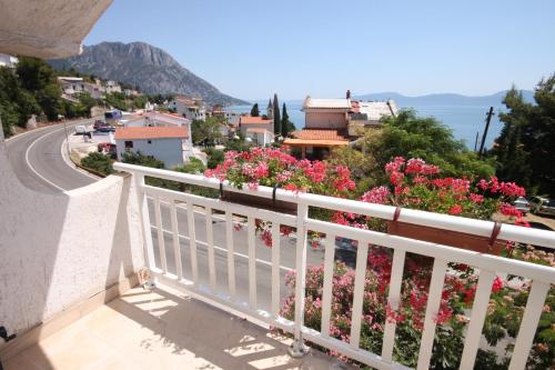 Apartments by the sea Brist, Makarska - 6813