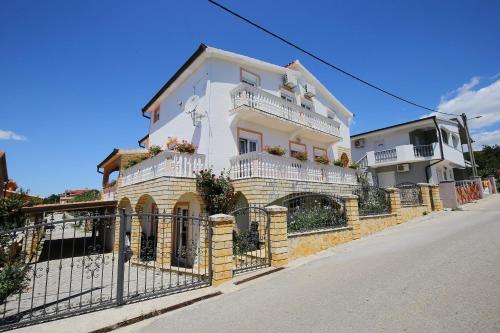 Apartments with a parking space Maslenica, Novigrad - 6572 - Location saisonnière - Maslenica