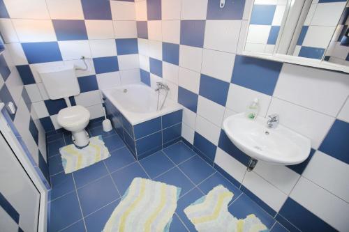 Apartments with a parking space Maslenica Novigrad - 6572 - image 2
