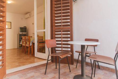 Apartments with a parking space Podgora Makarska - 6646 - image 8