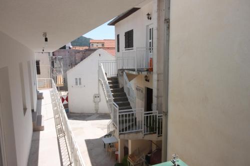 Apartments by the sea Zaostrog, Makarska - 6659