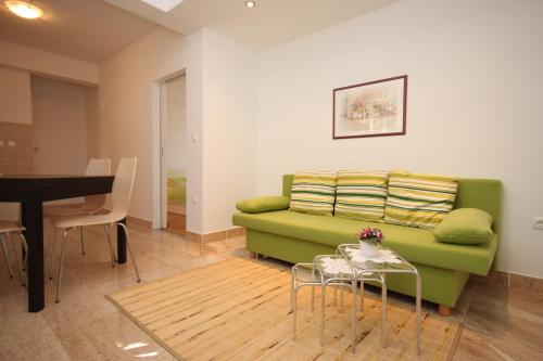 One-Bedroom Apartment with Sea View image 6
