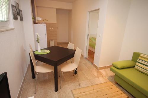 One-Bedroom Apartment with Sea View image 1
