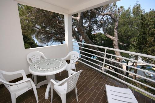 Apartments by the sea Mandre Pag - 6474 - image 11