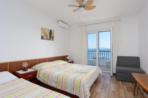 Apartments by the sea Igrane, Makarska - 6653