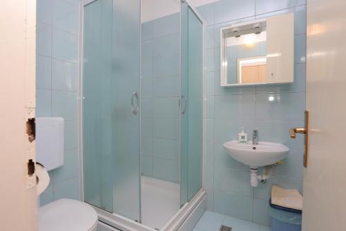 Three-Bedroom Apartment with Terrace and Sea View image 10