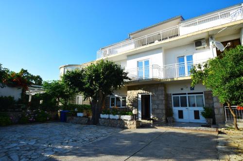 Apartments by the sea Starigrad, Paklenica - 6624 - Location saisonnière - Starigrad-Paklenica