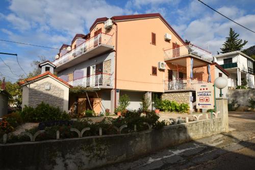Apartments and rooms with parking space Starigrad, Paklenica - 6594 - Chambre d'hôtes - Starigrad-Paklenica