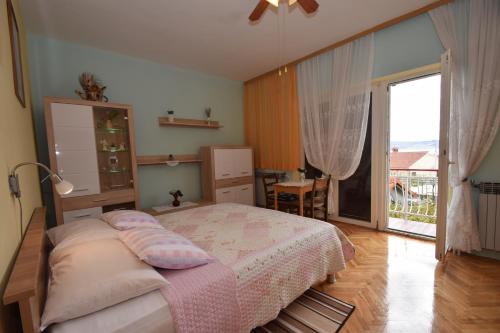 Apartment with Terrace and Sea View