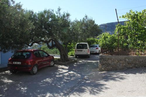 Apartments with a parking space Makarska - 6792 - main image