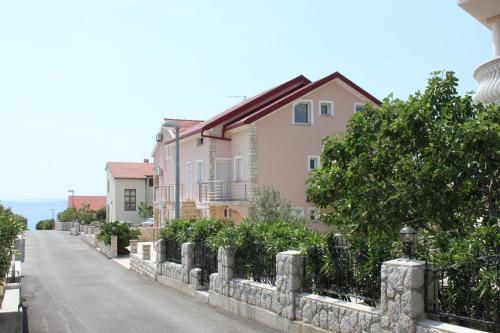  Apartments by the sea Mandre, Pag - 6507 in Kolan