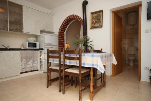 Apartments with a parking space Makarska - 6792 - image 4