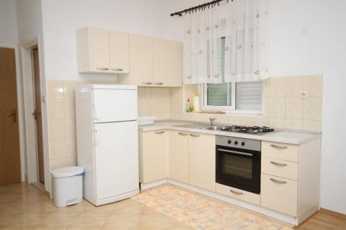 Apartments by the sea Podgora Makarska - 6764 - image 10