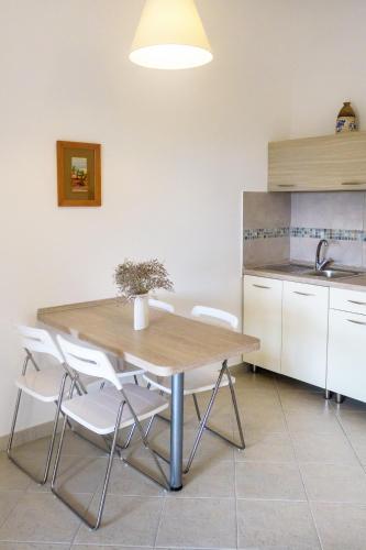 One-Bedroom Apartment with Terrace image 3