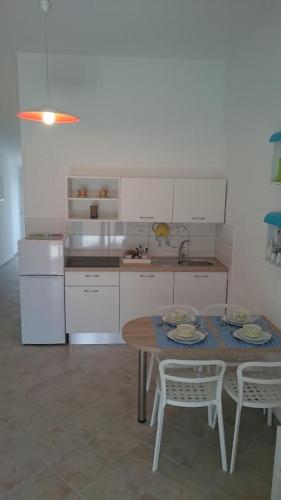 One-Bedroom Apartment with Terrace and Sea View image 4