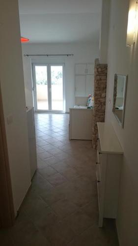 One-Bedroom Apartment with Terrace and Sea View image 1