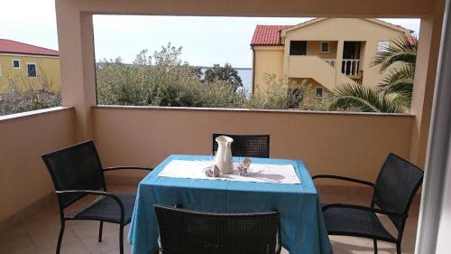 One-Bedroom Apartment with Terrace and Sea View image 2