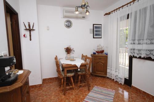 Apartments with a parking space Starigrad Paklenica - 6566 - image 2